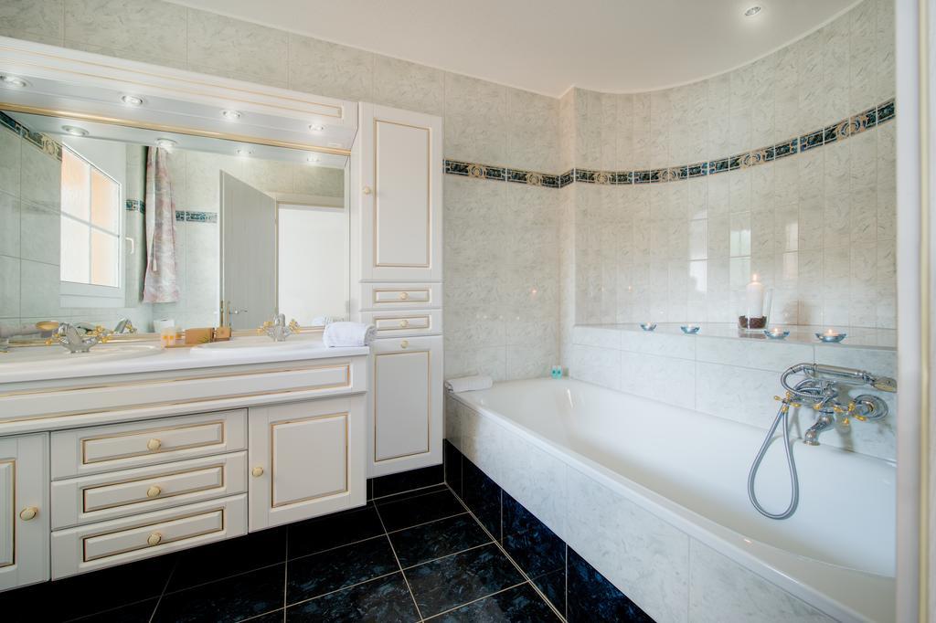 Bacchus Apartment *
